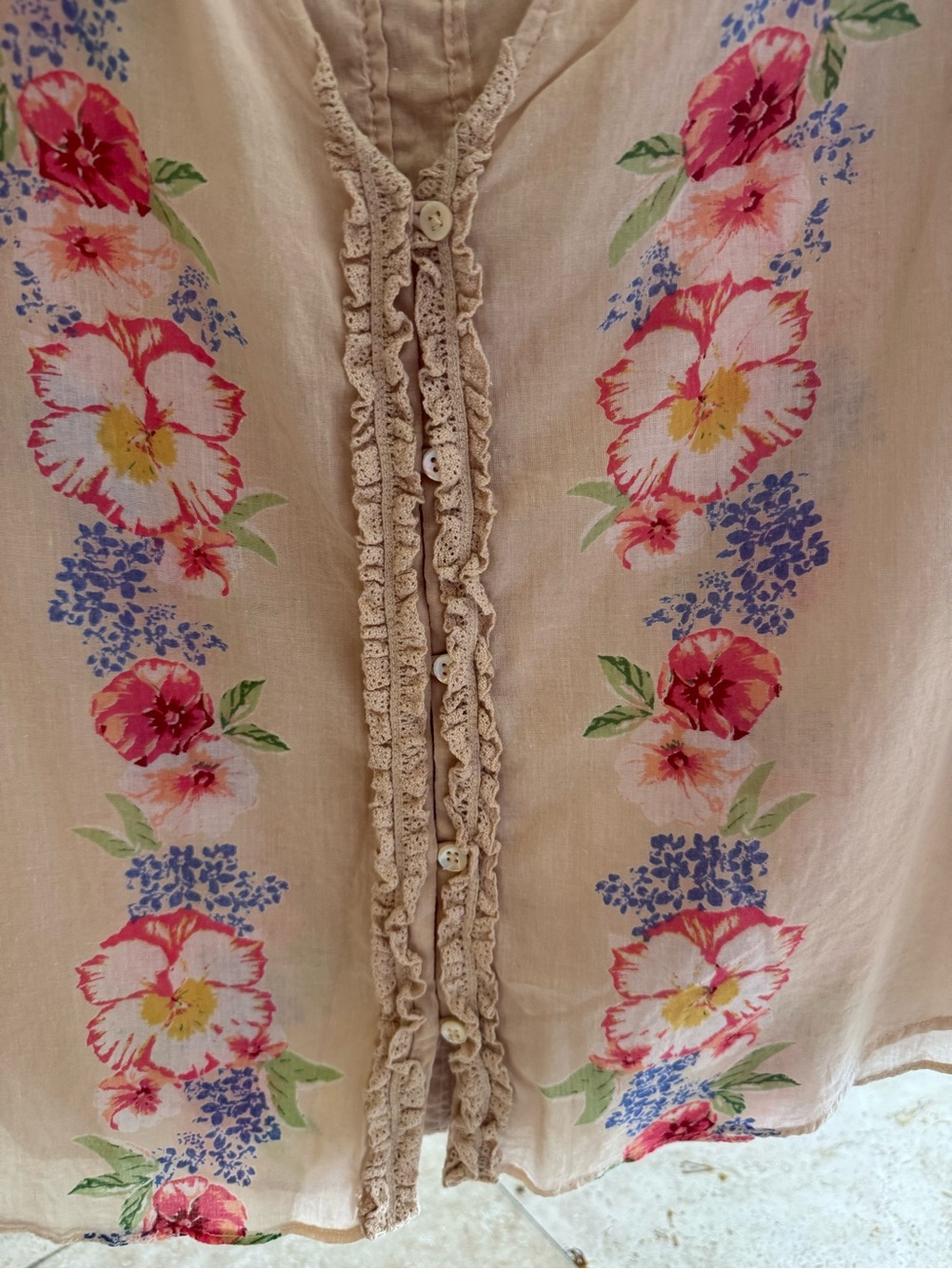 FREE PEOPLE lightweight Summer top with floral embroidery. This one is special! - Picture 2 of 9